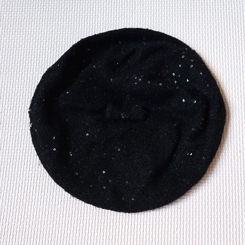 Kate Spade Beret witha cute bow on it